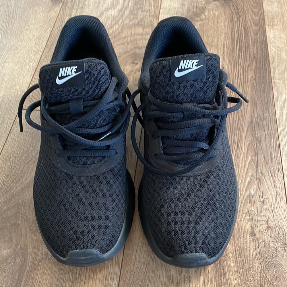 Nike Tanjun running shoe